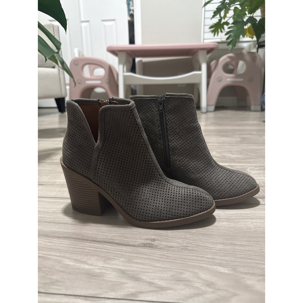 Coconuts by Matisse Womens Taupe Perforated Ankle Boots Block Heel Size 8M